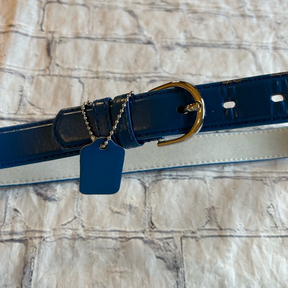 WOMENS BLUE GENUINE LEATHER BELT WITH SILVER BUCKLE WITH HANG TAG - Picture 8 of 8